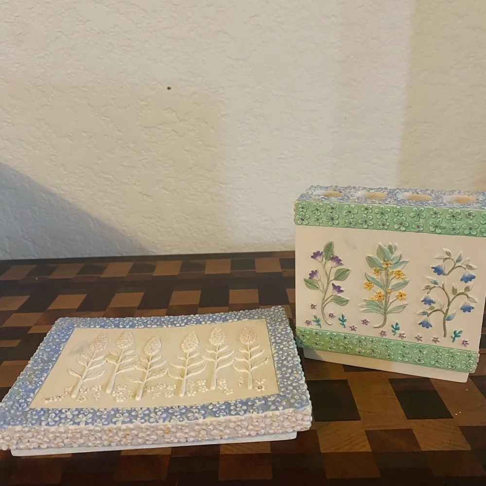 Vintage Shabby Chic Pastel Floral Embossed Decorative Toothbrush & Soap Dish